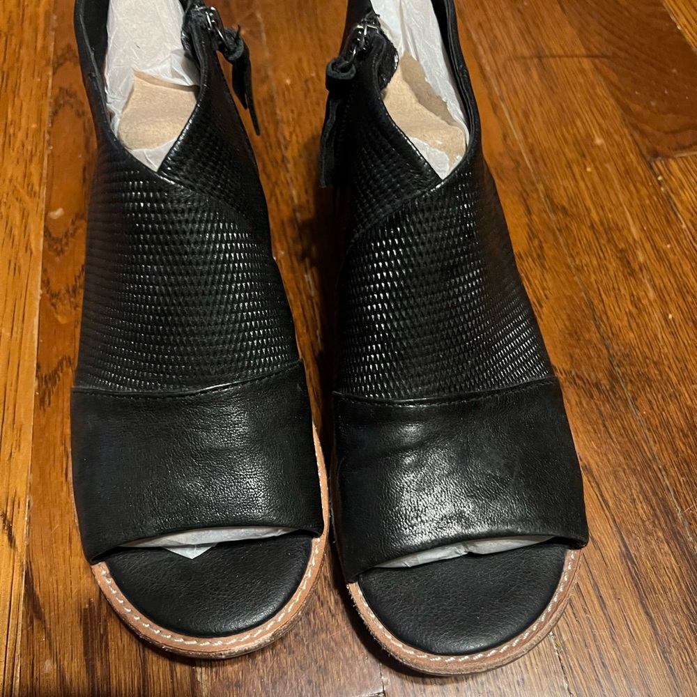 Sofft Black Textured Peep-Toe Mules
